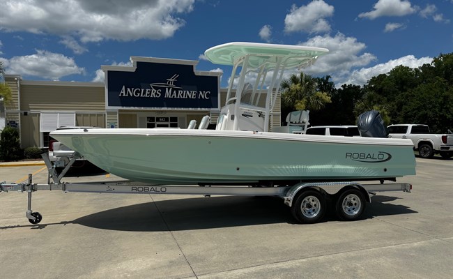 2025 Robalo 226 Cayman Seafoam